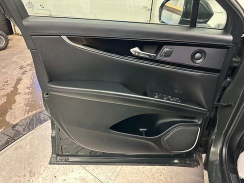 Used 2022 Lincoln Nautilus Reserve w/ Equipment Group 201A image 18