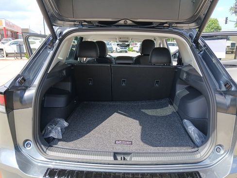 New 2026 Volkswagen Tiguan SE FWD image 19