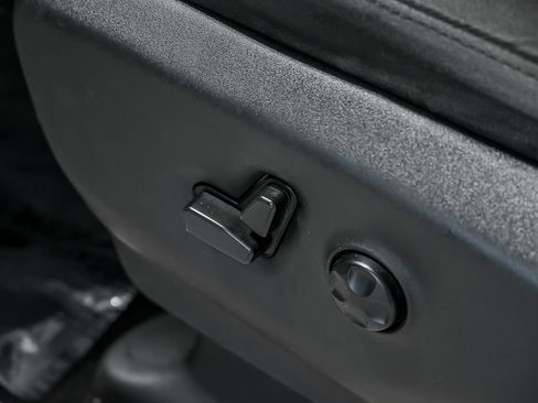 Used 2021 Chrysler Voyager LX FWD image 19