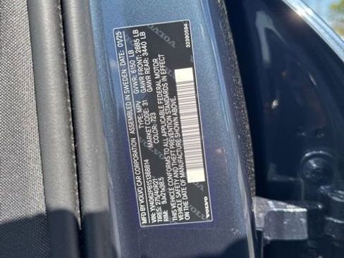 Certified 2025 Volvo XC90 B6 Plus AWD/4WD image 28