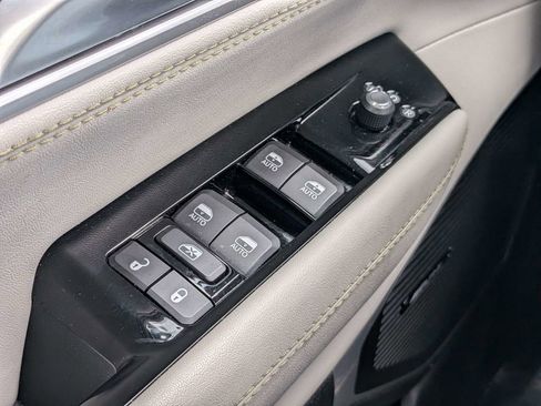 Used 2024 Jeep Wagoneer L Series II RWD image 29