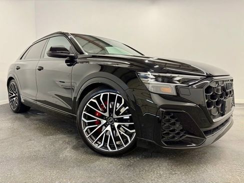 Used 2024 Audi SQ8 Prestige w/ Prestige Package image 3