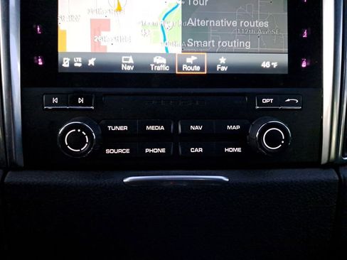 Used 2018 Porsche Macan image 26