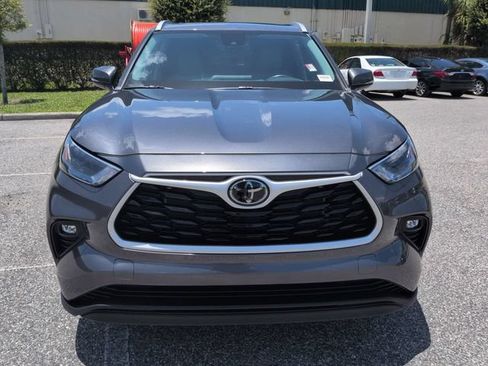 Certified 2023 Toyota Highlander XLE FWD image 9