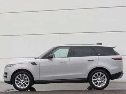 Used 2025 Land Rover Range Rover Sport SE AWD/4WD image 4