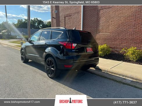 Used 2019 Ford Escape SE image 3