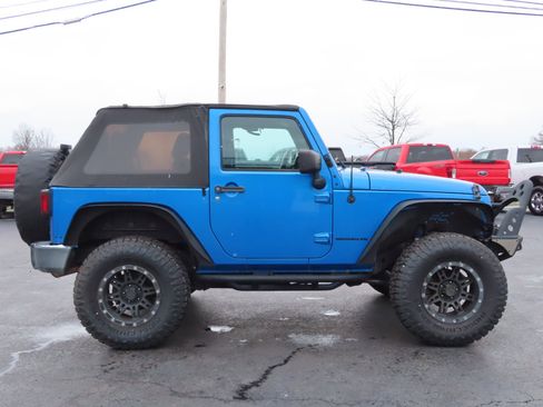 Used 2016 Jeep Wrangler Rubicon w/ Power Convenience Group image 7