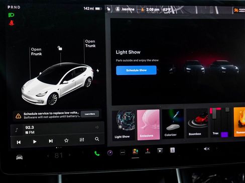 Used 2019 Tesla Model 3 Standard Range image 23