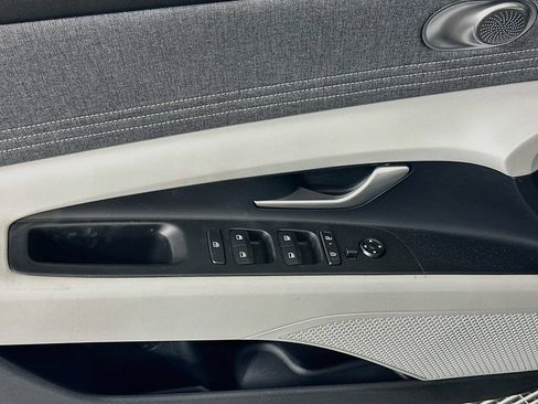 New 2026 Hyundai Elantra Limited FWD image 19