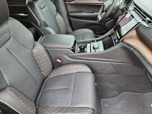 New 2025 Jeep Grand Cherokee L Summit w/ Obsidian Package AWD/4WD image 16