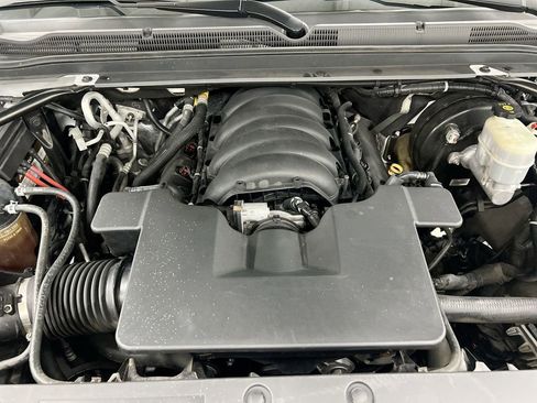 Used 2020 Chevrolet Suburban Premier w/ Premier Plus Edition image 27