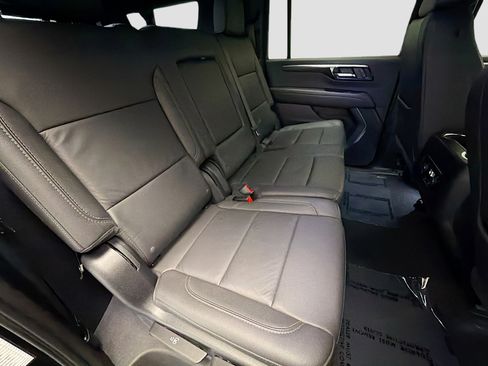 Used 2025 Chevrolet Suburban Z71 AWD/4WD image 15