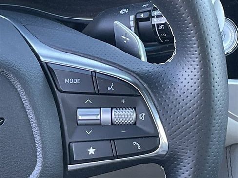 Used 2025 Genesis G70 2.5T image 13