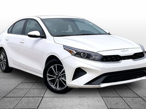 Used 2024 Kia Forte LXS w/ LXS Technology Package FWD image 2