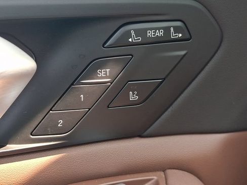 Used 2025 BMW X7 xDrive40i AWD/4WD image 27