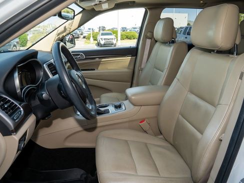 Used 2018 Jeep Grand Cherokee Limited image 12