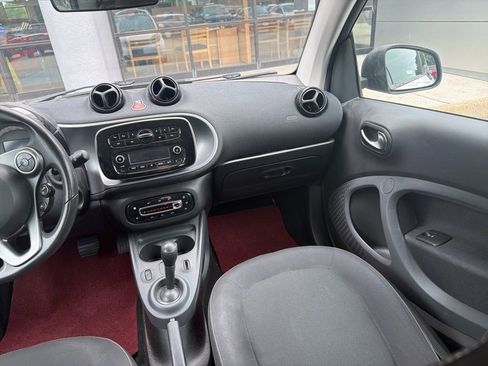 Used 2016 smart fortwo passion RWD image 11