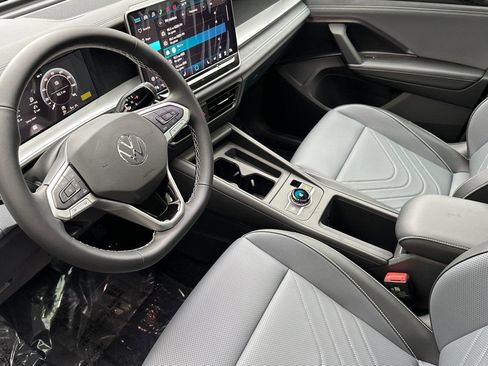 New 2026 Volkswagen Tiguan SE image 9