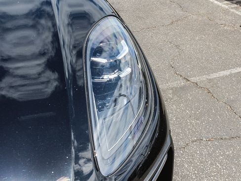 Used 2023 Porsche Macan AWD/4WD image 9