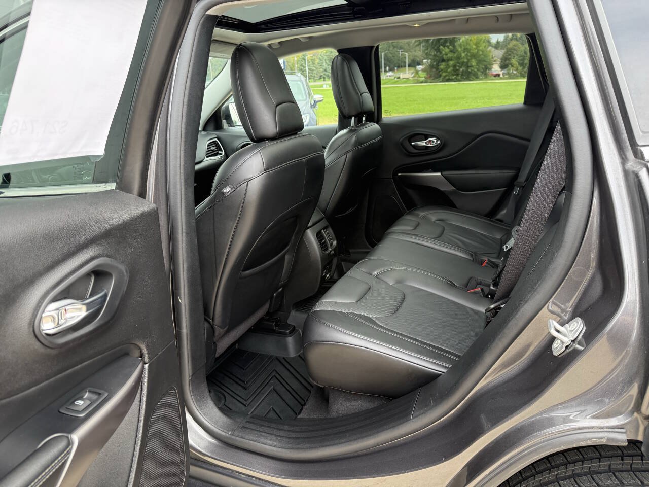Used 2021 Jeep Cherokee Limited AWD/4WD image 6