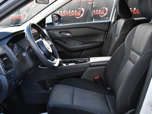 Used 2024 Nissan Rogue SV image 17