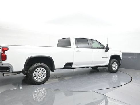 Used 2024 Chevrolet Silverado 2500 LT AWD/4WD image 16