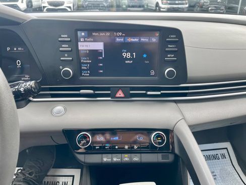 Used 2023 Hyundai Elantra SEL FWD image 13
