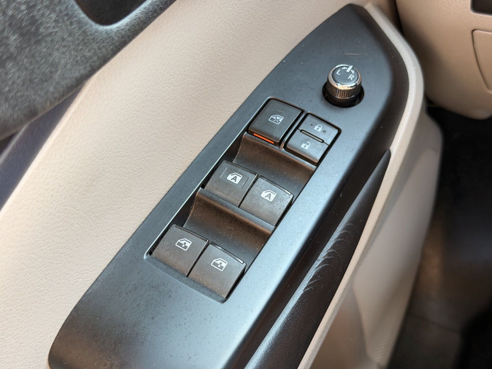 Used 2019 Toyota Highlander XLE FWD image 18
