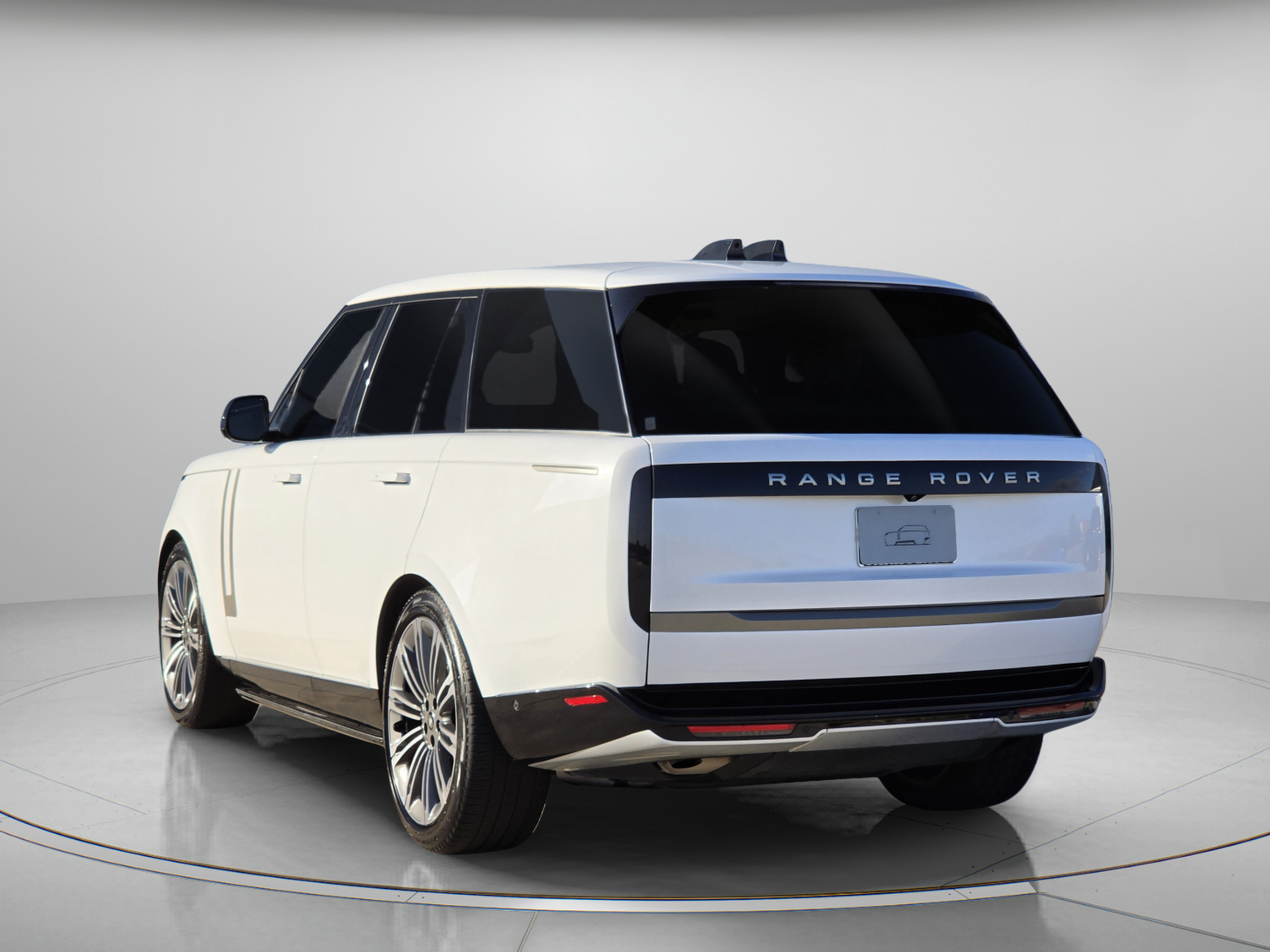 Used 2024 Land Rover Range Rover SE AWD/4WD image 3