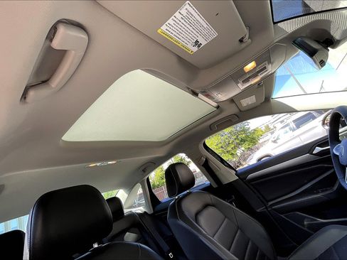 Used 2022 Volkswagen Jetta SE w/ Panoramic Sunroof Package image 29