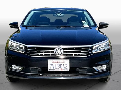 Used 2017 Volkswagen Passat 1.8T SEL Premium image 3