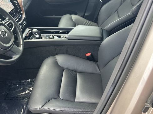 Used 2023 Volvo XC60 B5 Plus AWD/4WD image 17