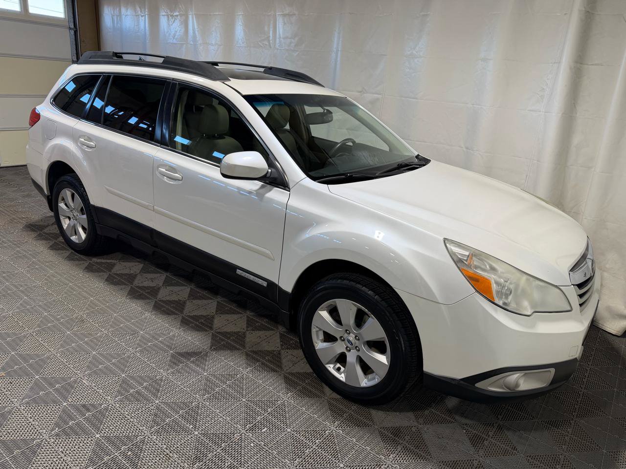 Used 2012 Subaru Outback 2.5i Limited w/ Moonroof Pkg AWD/4WD image 10
