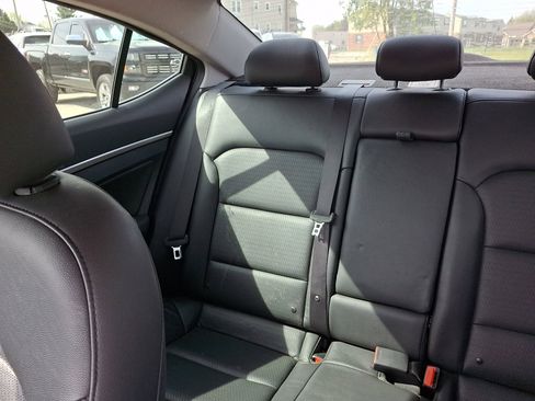Used 2017 Hyundai Elantra Limited FWD image 18