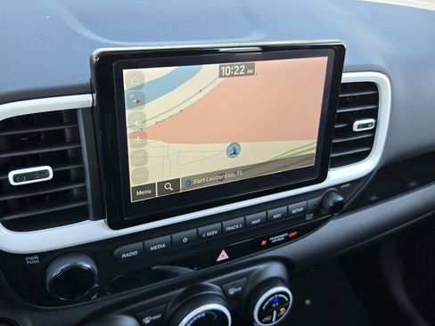 Certified 2025 Hyundai Venue Limited FWD image 18