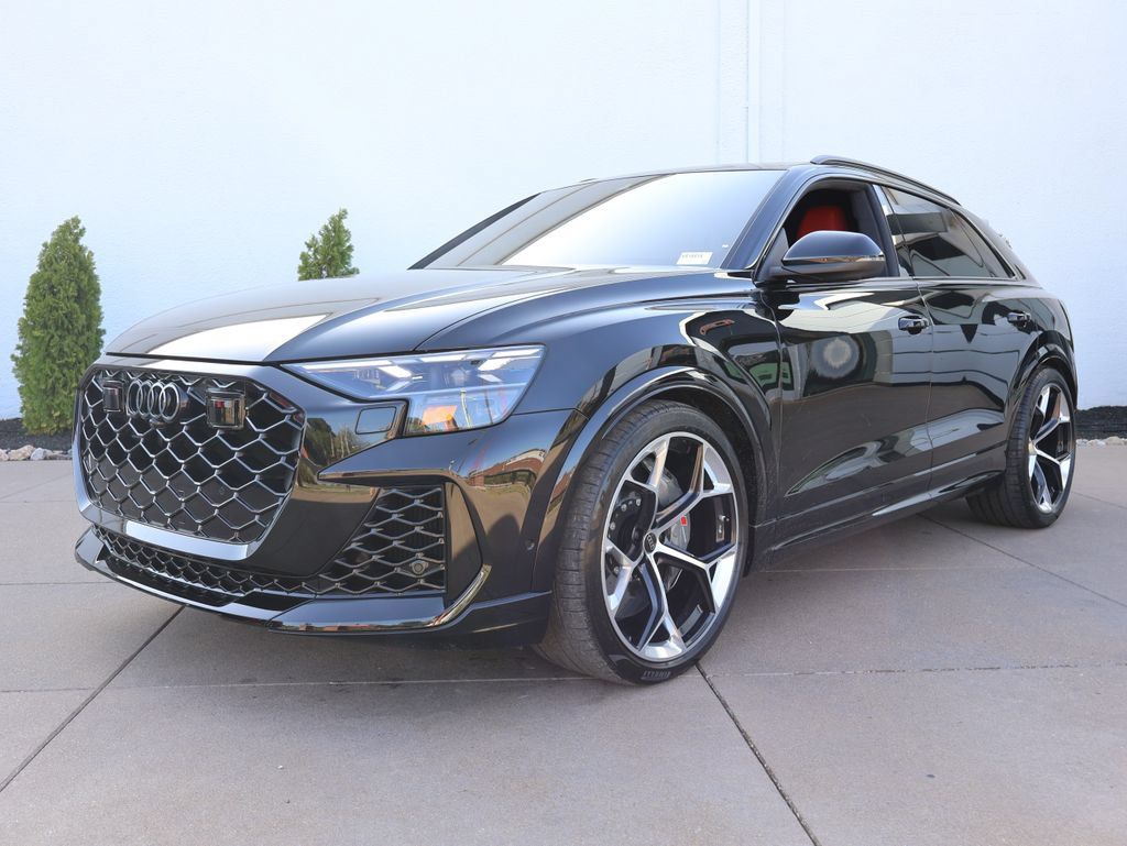 Used 2025 Audi RS Q8 performance AWD/4WD image 3