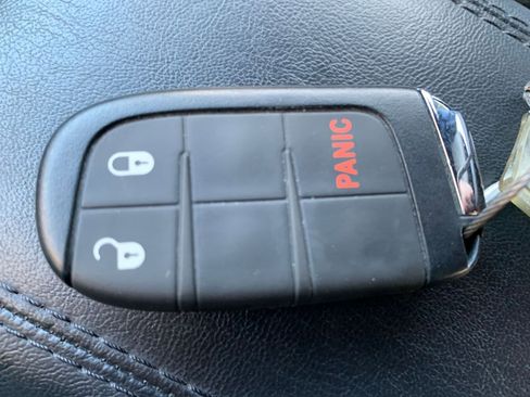 Used 2025 Jeep Compass Trailhawk image 22