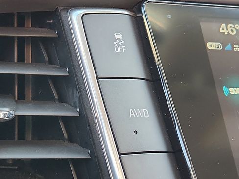 Used 2019 Buick Enclave Essence image 25