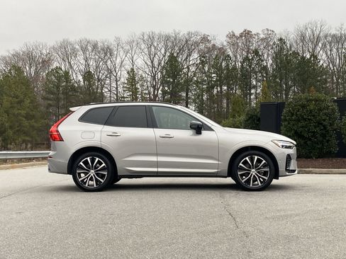 Used 2025 Volvo XC60 B5 Plus image 5