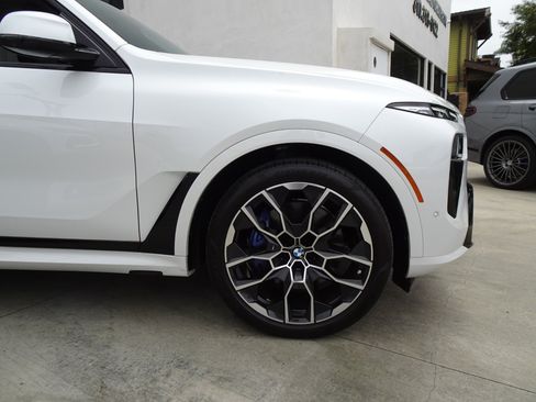 Used 2024 BMW X7 xDrive40i w/ M Sport Package AWD/4WD image 10