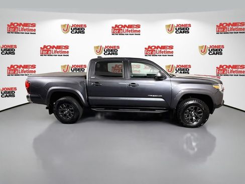 Certified 2021 Toyota Tacoma SR5 AWD/4WD image 17