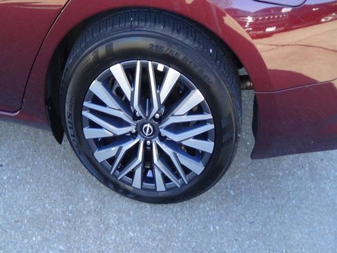 Used 2025 Nissan Altima 2.5 SV image 9