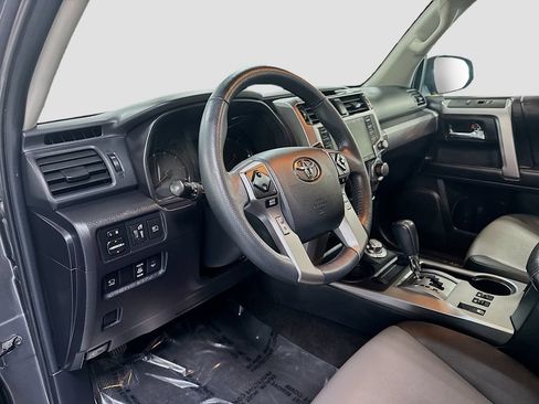 Used 2022 Toyota 4Runner SR5 Premium w/ Moonroof Package AWD/4WD image 5