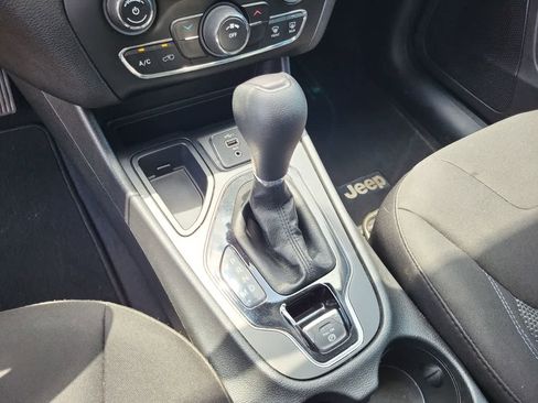 Used 2020 Jeep Cherokee Latitude FWD image 25