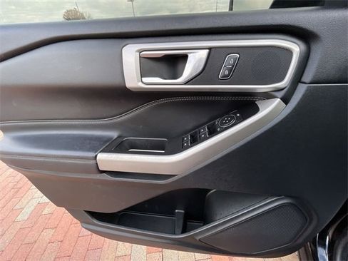 Used 2022 Ford Explorer XLT w/ Equipment Group 202A image 11