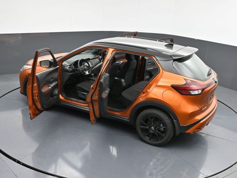 Used 2023 Nissan Kicks SR image 40