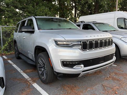Used 2024 Jeep Wagoneer Series II w/ Flexible Seating Group RWD image 3