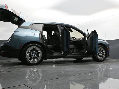 Used 2023 BMW iX xDrive50 w/ Ultimate Package 2 AWD/4WD image 37