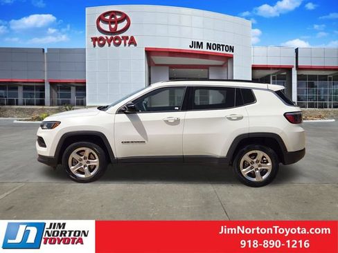 Used 2024 Jeep Compass Latitude AWD/4WD image 4