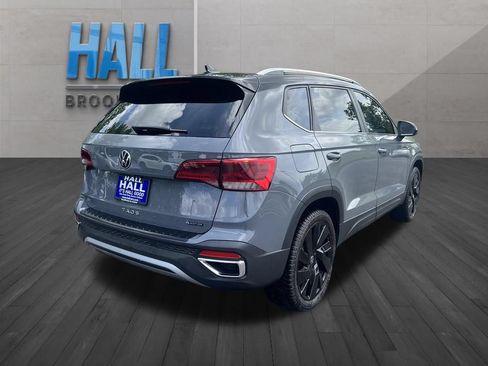 Used 2024 Volkswagen Taos SE AWD/4WD image 5
